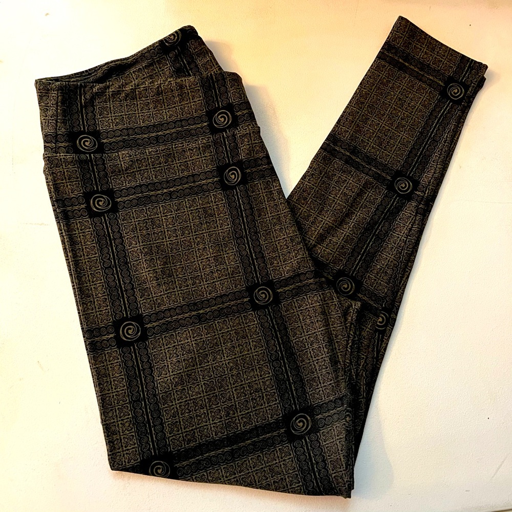 EUC LuLaRoe TC Buttery Soft Leggings